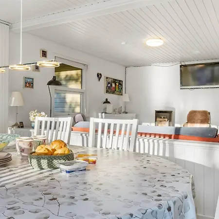 Neval - 150m From The Sea By Interhome Nyaraló Jerup